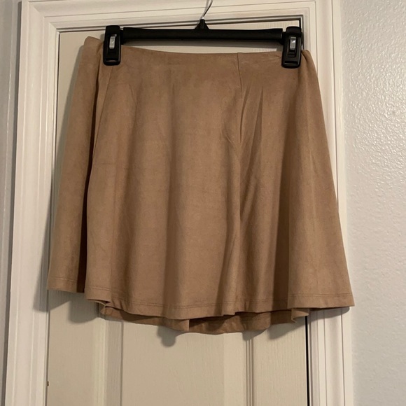 Forever 21 Taupe mini skirt - Picture 1 of 4